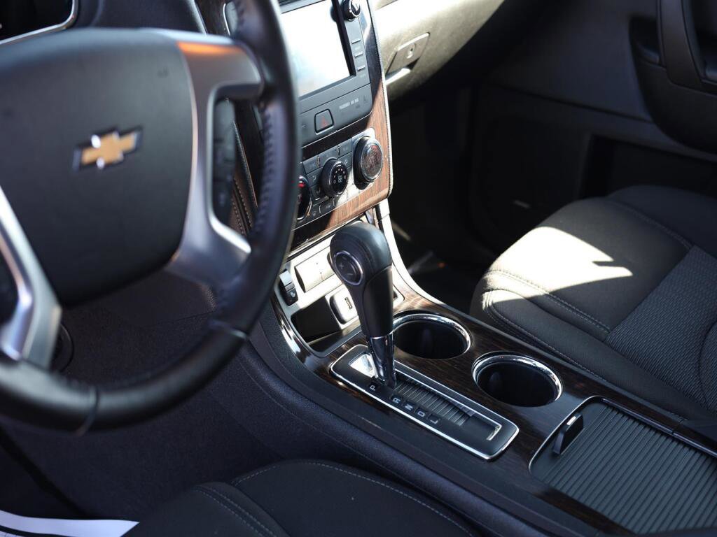 Used 2016 Chevrolet Traverse LT image 7