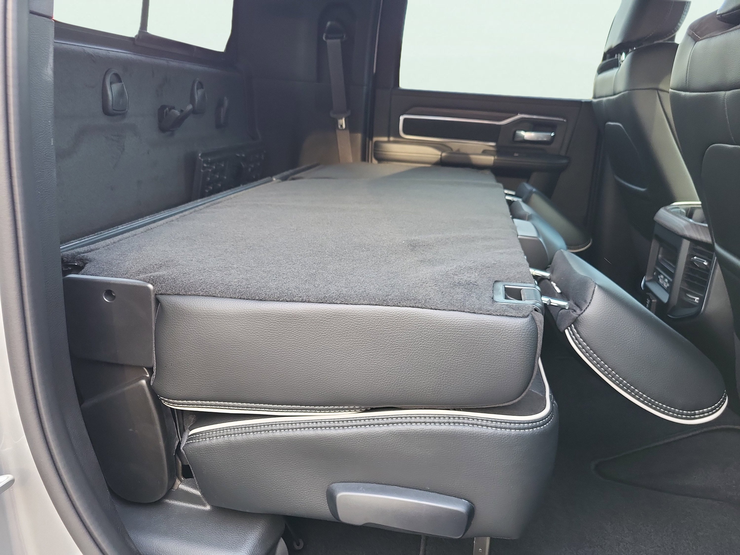 New 2026 RAM 2500 Laramie AWD/4WD image 15