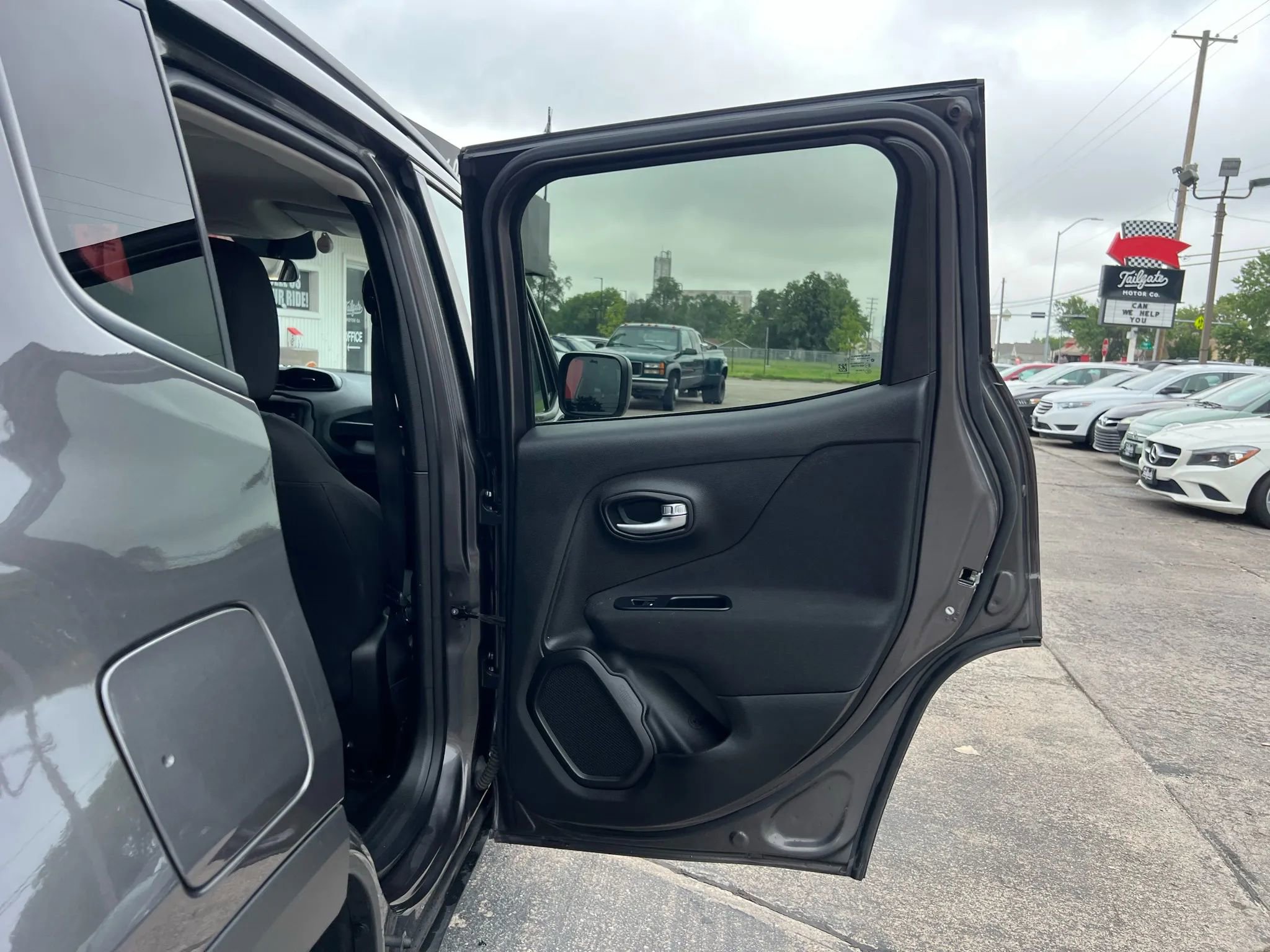 Used 2019 Jeep Renegade Sport w/ Sport Appearance Group image 16