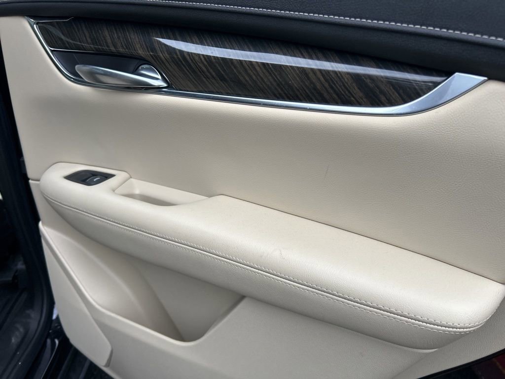 Used 2019 Cadillac XT5 AWD image 12