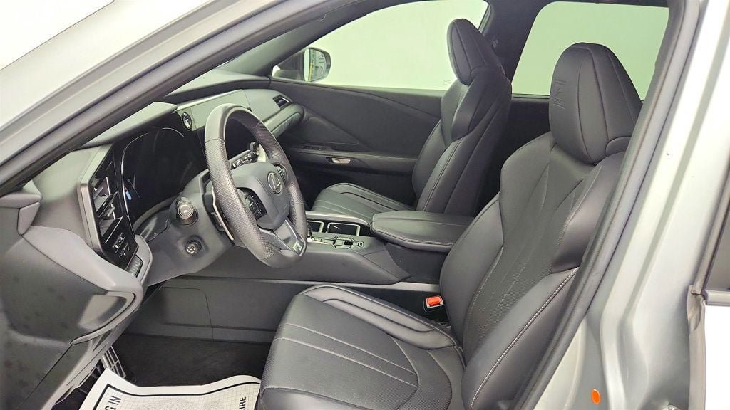 Used 2024 Lexus TX 500h AWD w/ Technology Package image 18
