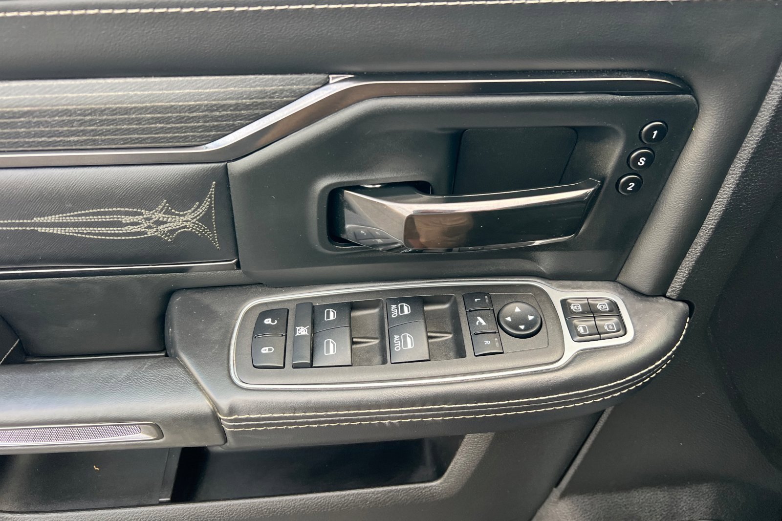 Used 2024 RAM 2500 Limited image 12