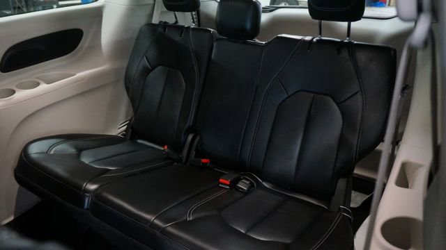 Used 2024 Chrysler Pacifica Touring-L image 40
