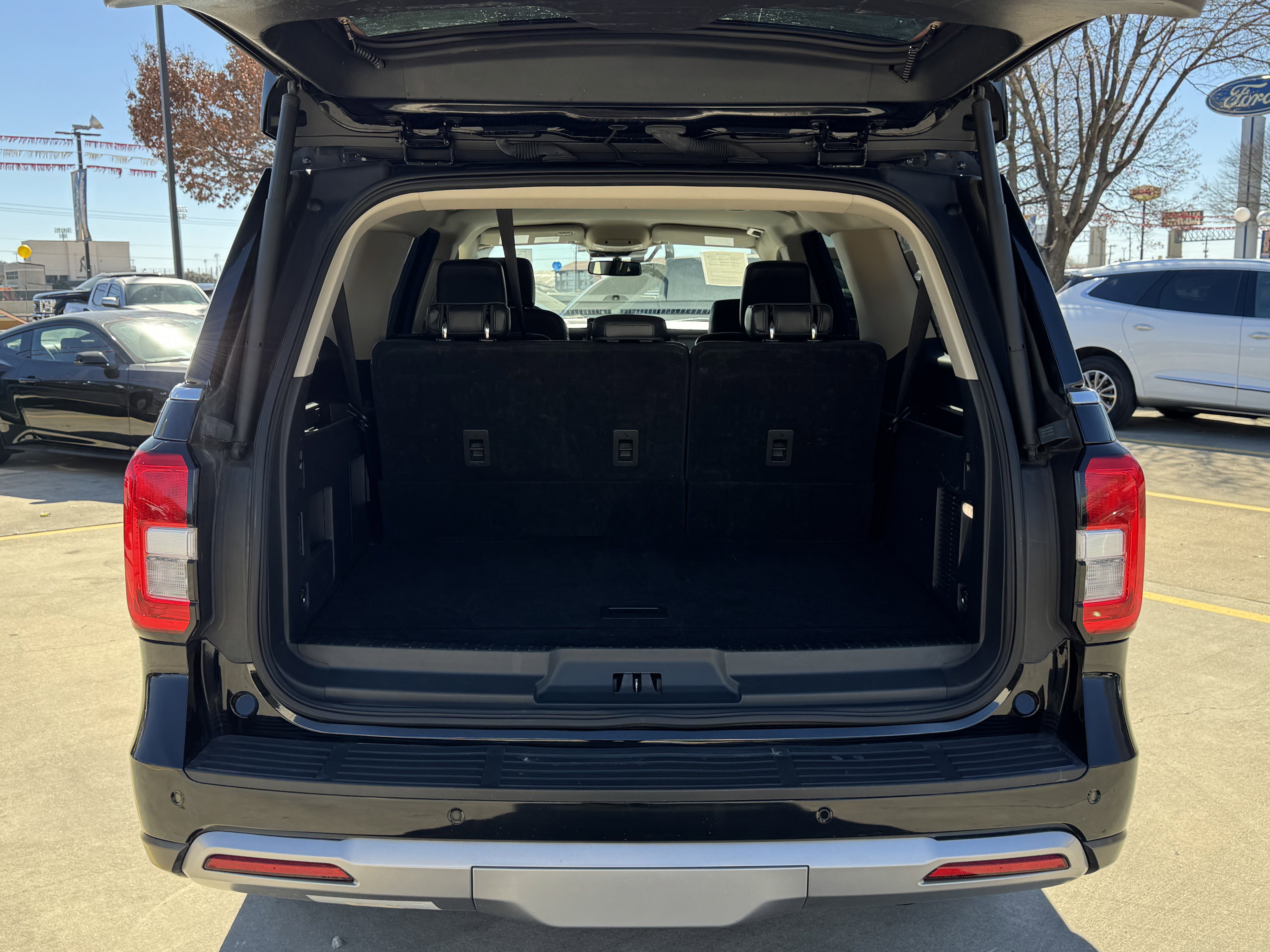 Certified 2024 Ford Expedition Max XLT image 9