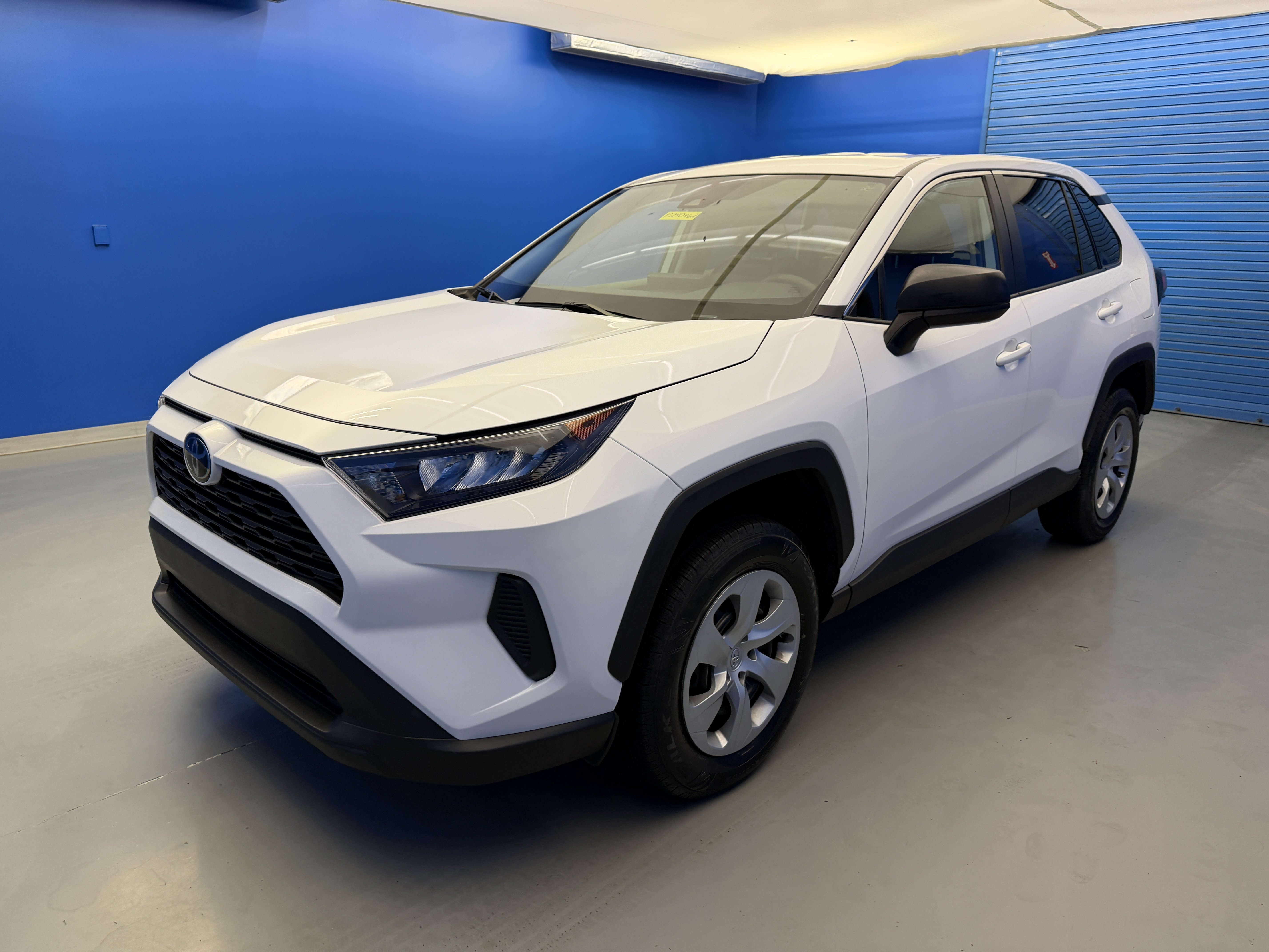 Used 2022 Toyota RAV4 LE FWD image 4
