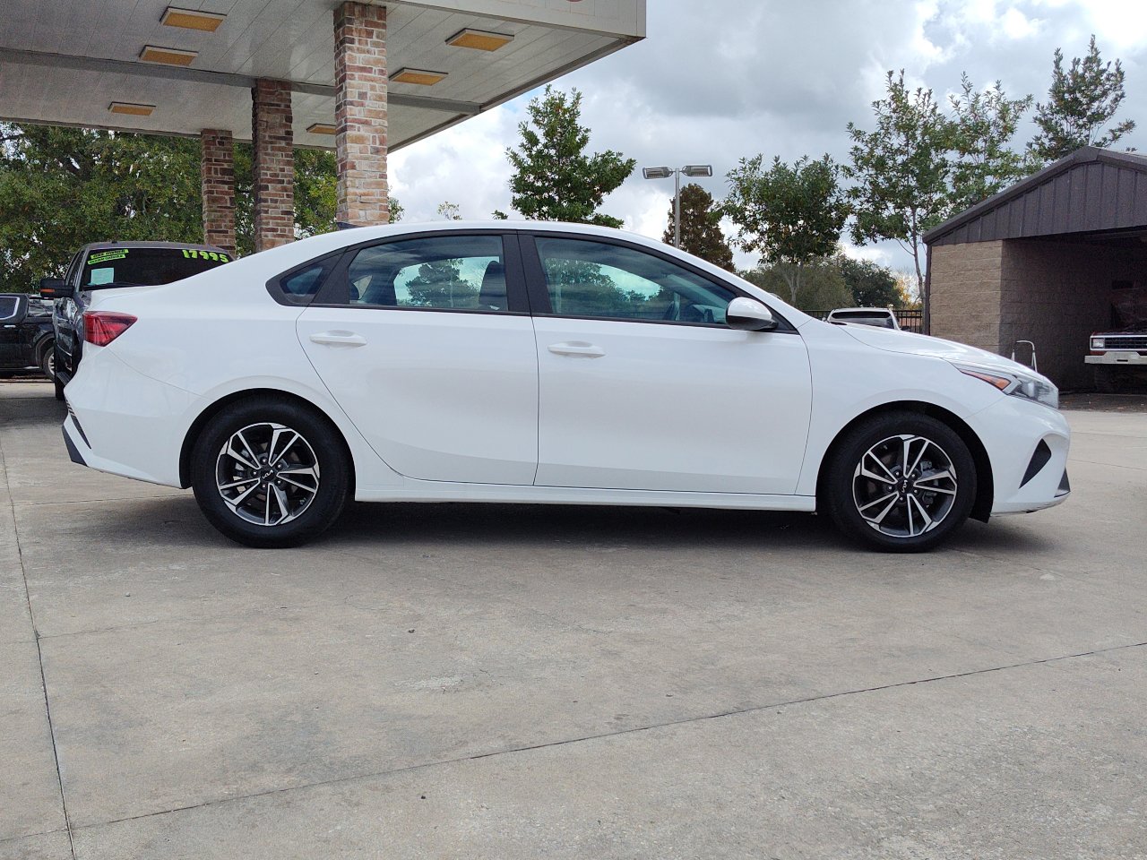 Used 2023 Kia Forte LXS image 7