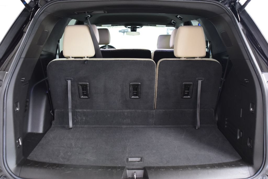 Used 2023 Chevrolet Traverse LS w/ Safety Package FWD image 23