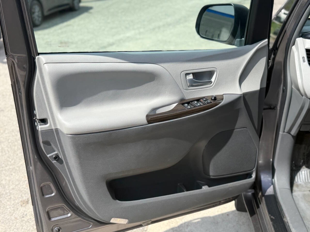 Used 2017 Toyota Sienna XLE Premium w/ Protection Package AWD/4WD image 10