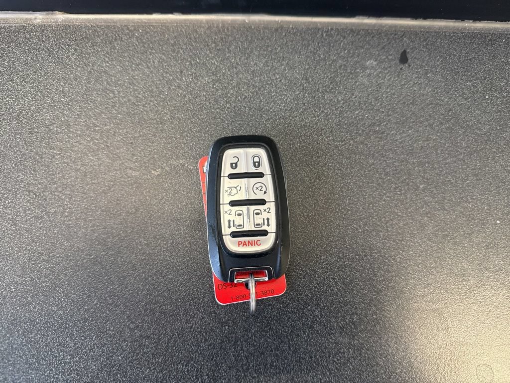 Used 2023 Chrysler Pacifica Touring-L FWD image 25