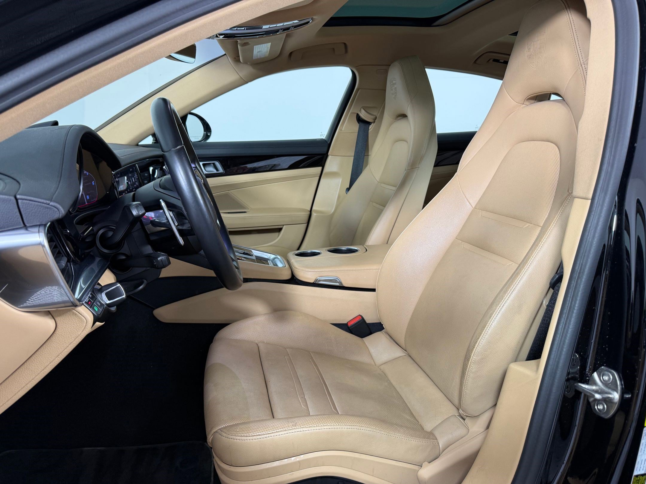 Used 2023 Porsche Panamera Platinum Edition image 5