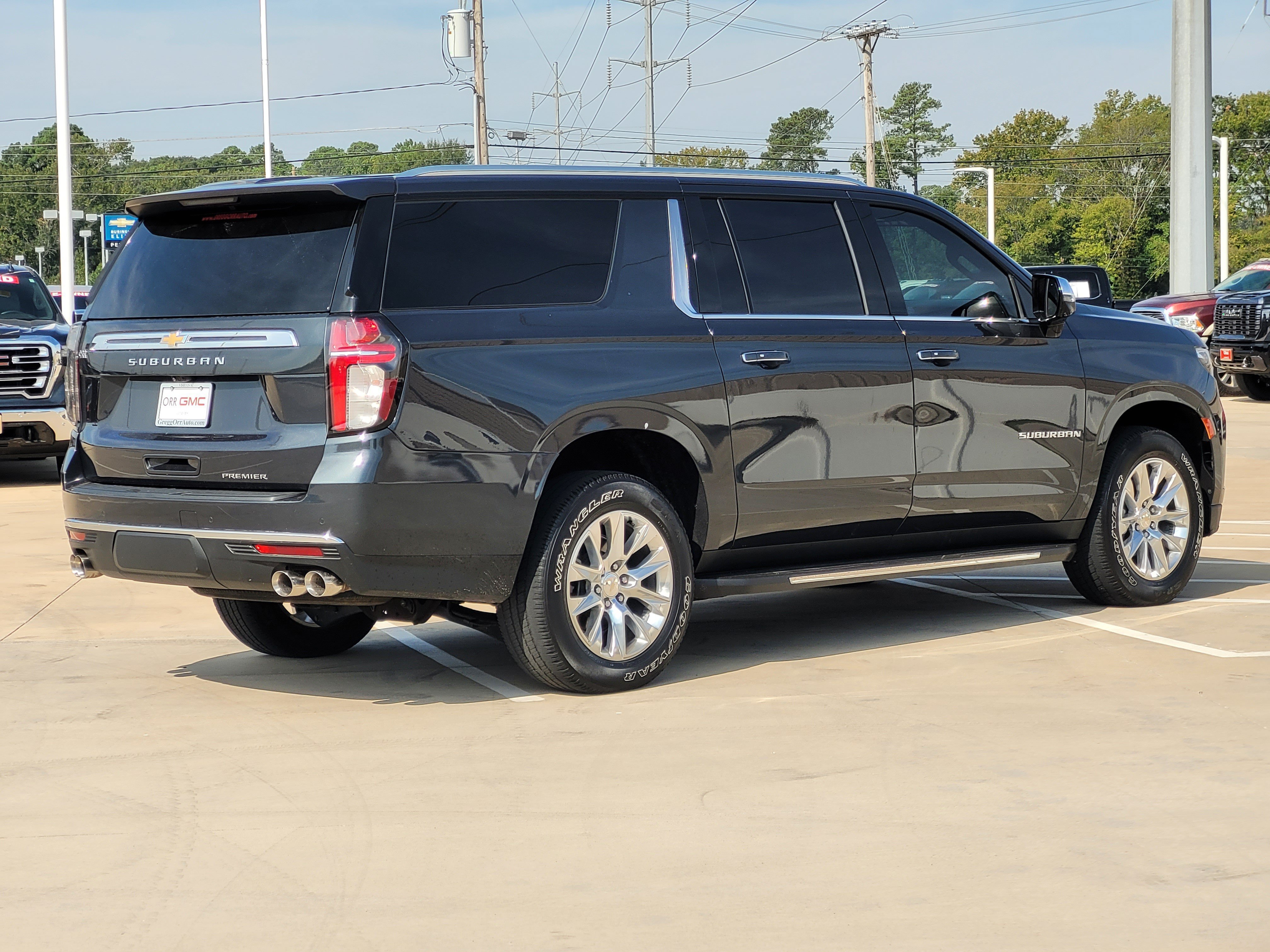 Used 2022 Chevrolet Suburban Premier AWD/4WD image 4