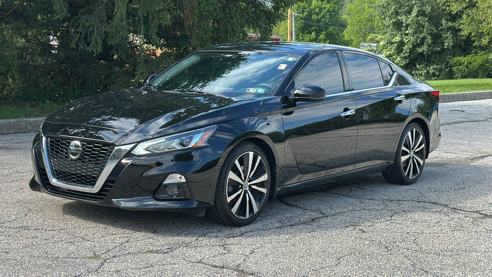 Certified 2019 Nissan Altima 2.5 Platinum FWD image 2