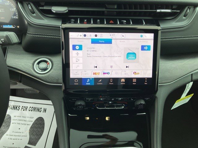 Certified 2025 Jeep Grand Cherokee Limited w/ Luxury Tech Group II image 18