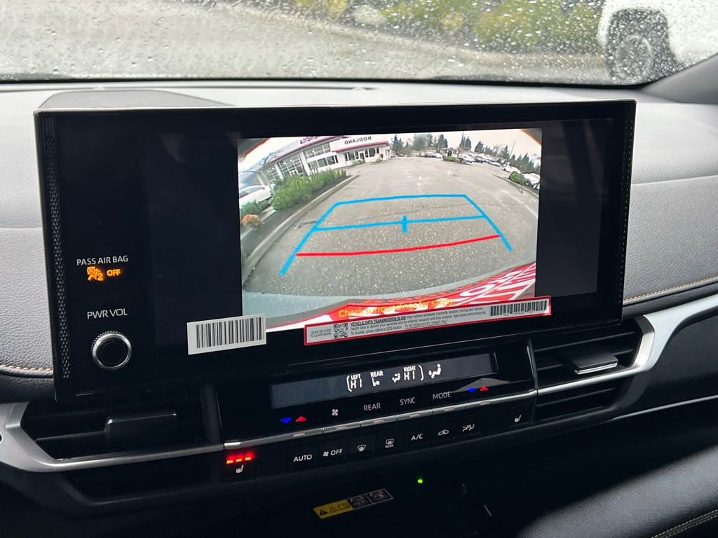 Used 2025 Toyota Sienna XLE Woodland Edition image 25