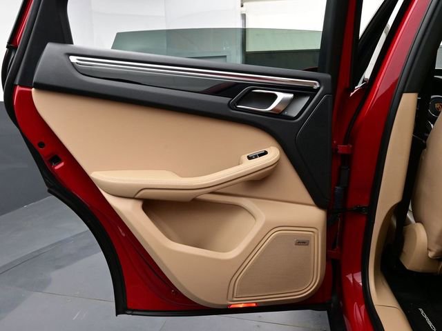 Certified 2020 Porsche Macan image 13