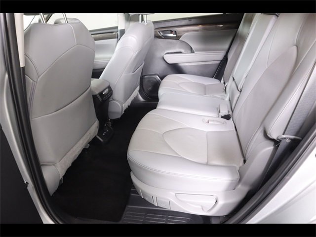 Used 2023 Toyota Highlander Limited image 19