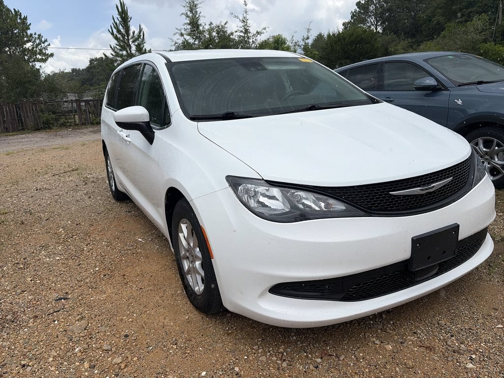 Used 2023 Chrysler Voyager LX FWD image 7