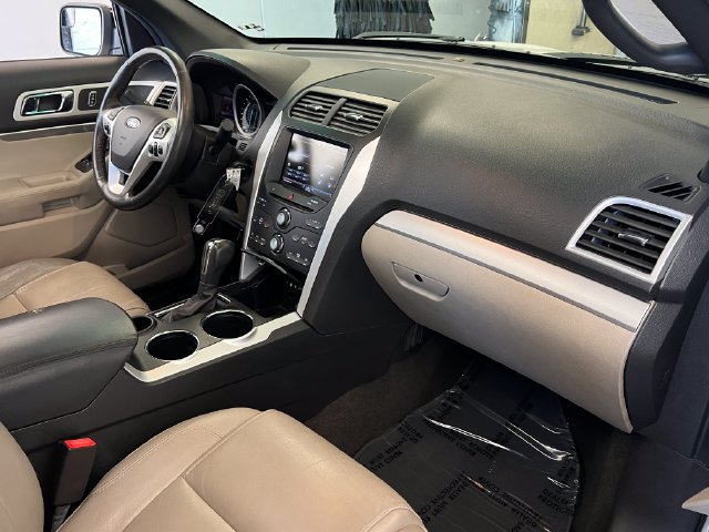Used 2013 Ford Explorer XLT FWD image 38