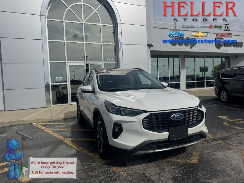 Used 2024 Ford Escape Platinum w/ Class II Trailer Tow Package AWD/4WD image 1
