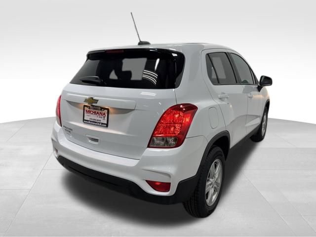 Used 2022 Chevrolet Trax LS w/ Tint and Cruise Package image 7