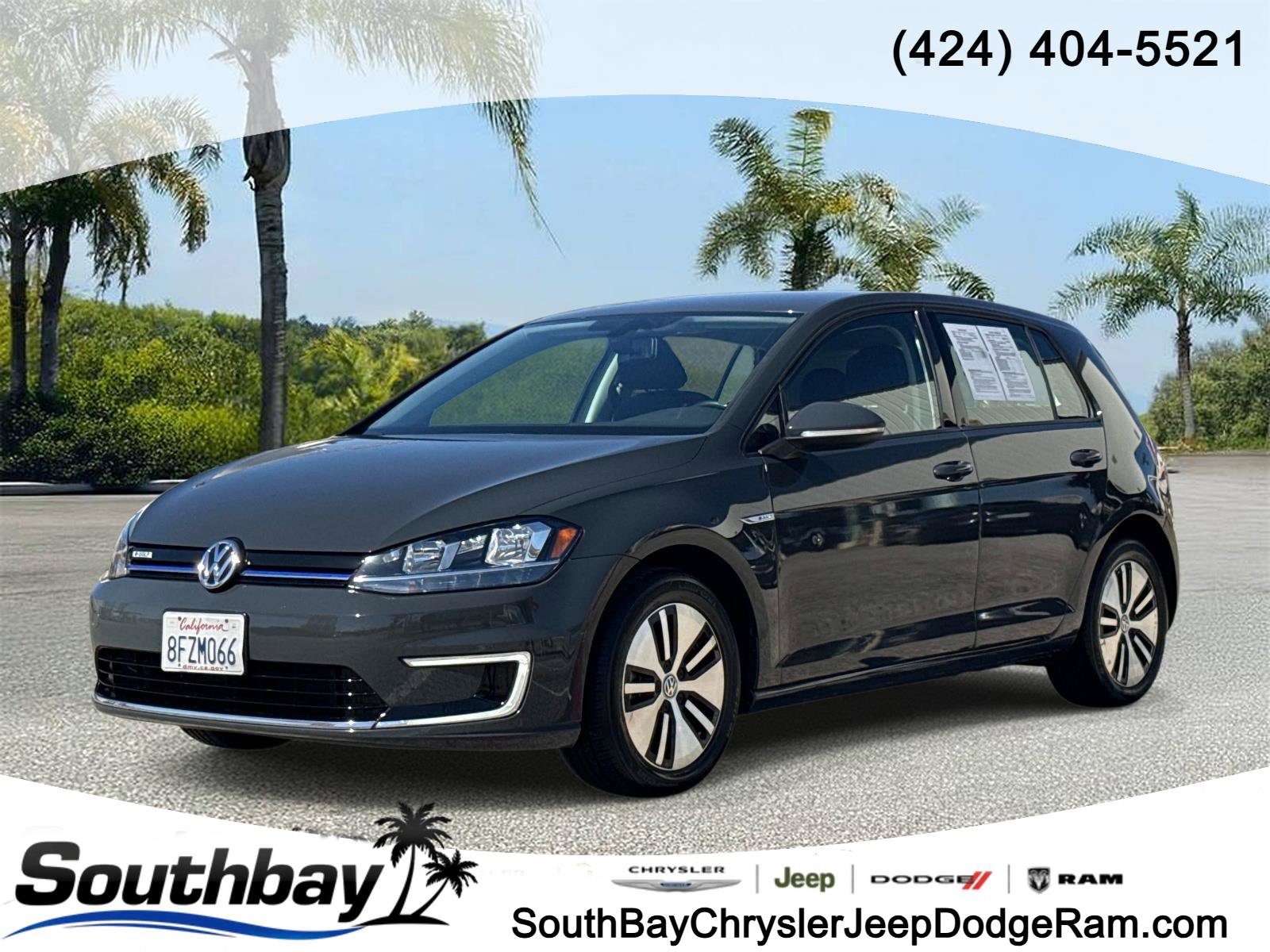 Used 2018 Volkswagen e-Golf SE w/ DC Fast Charging Package FWD image 1