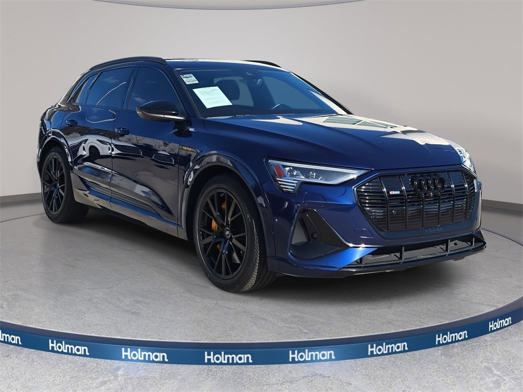Certified 2022 Audi e-tron Chronos image 3