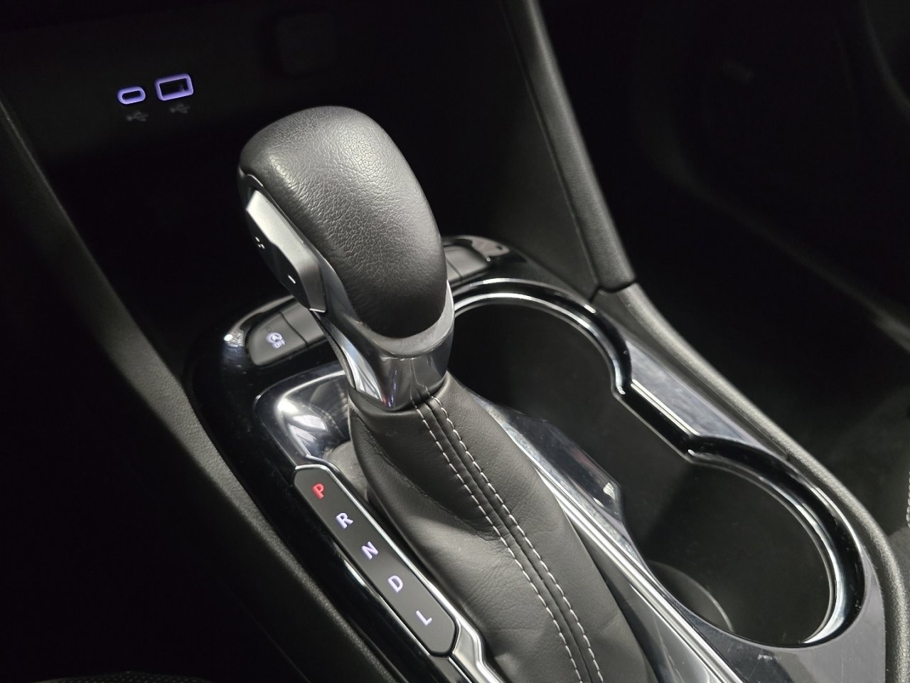 Used 2024 Buick Encore GX Avenir w/ Avenir Convenience Package image 28