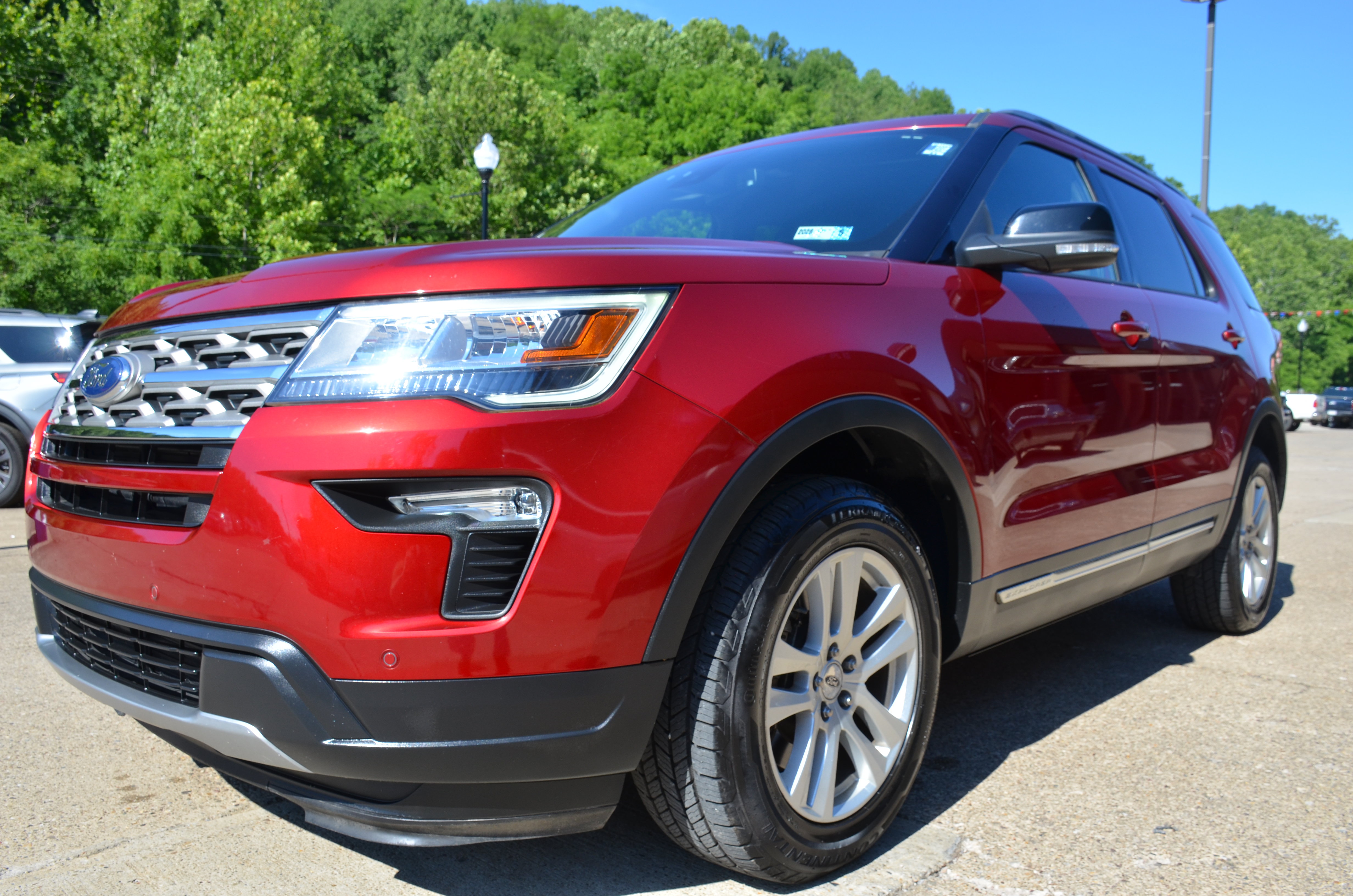 Used 2018 Ford Explorer XLT w/ Equipment Group 201A AWD/4WD image 3