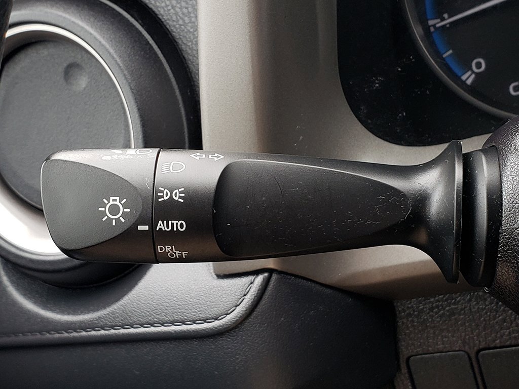 Used 2018 Toyota RAV4 LE image 27