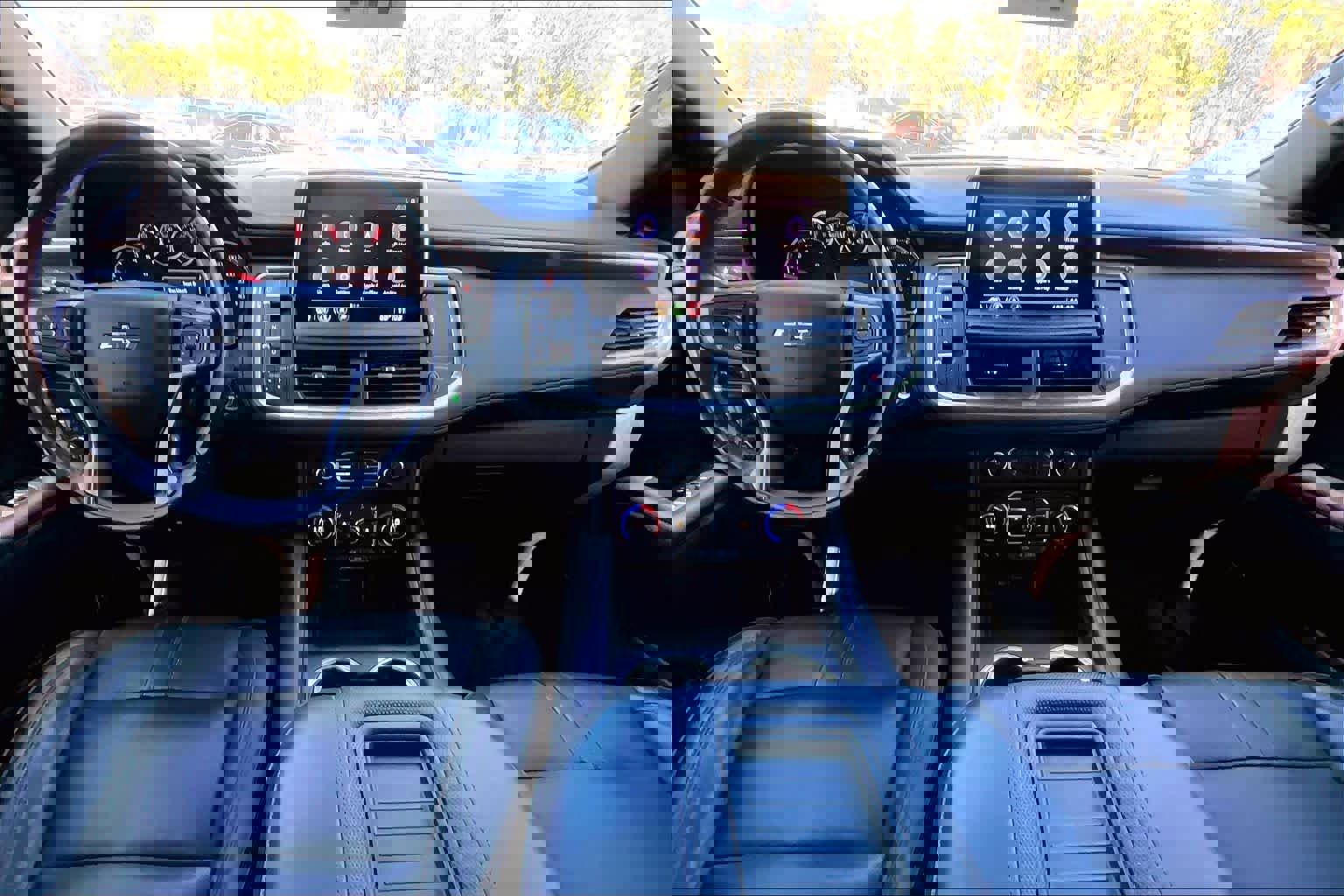 Used 2021 Chevrolet Suburban RST w/ Luxury Package image 16