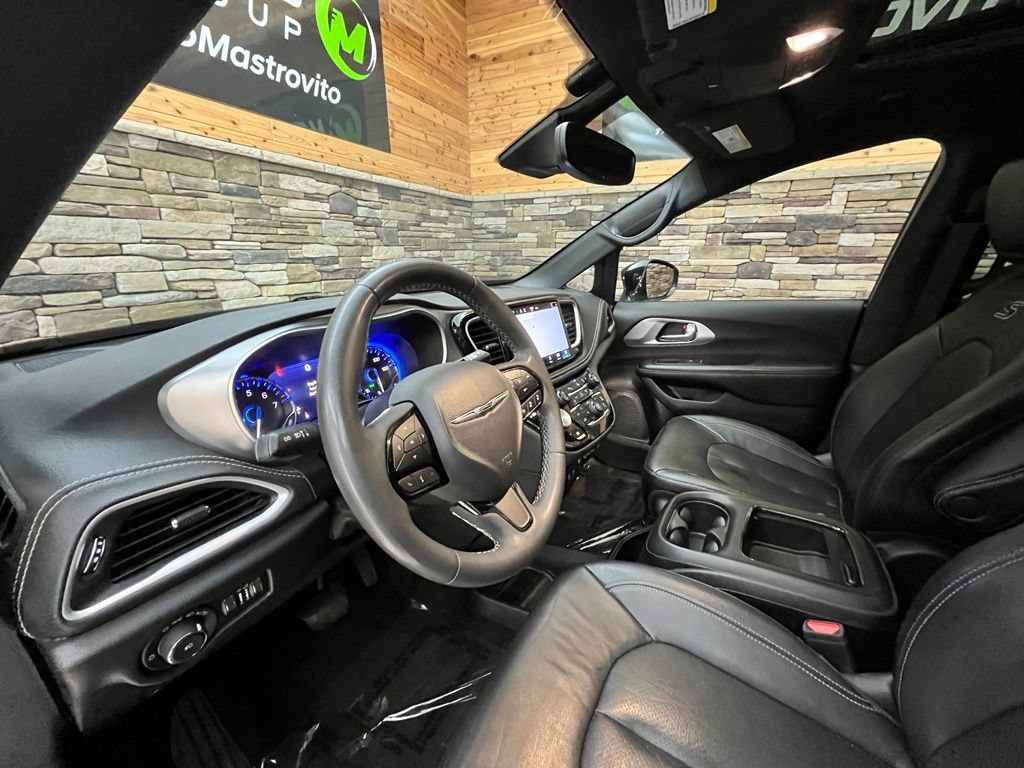 Used 2022 Chrysler Pacifica Touring-L w/ S Appearance Package AWD/4WD image 21