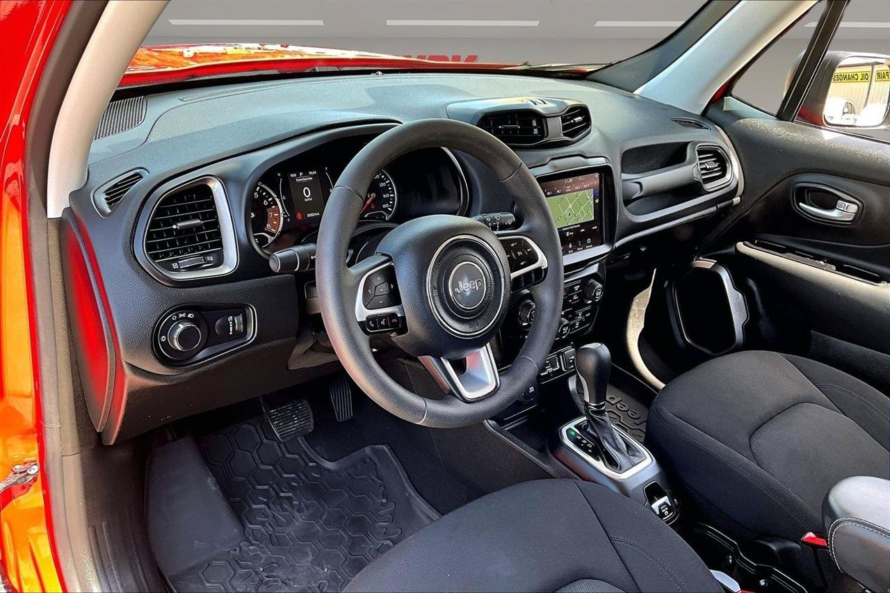 Used 2023 Jeep Renegade Latitude AWD/4WD image 18
