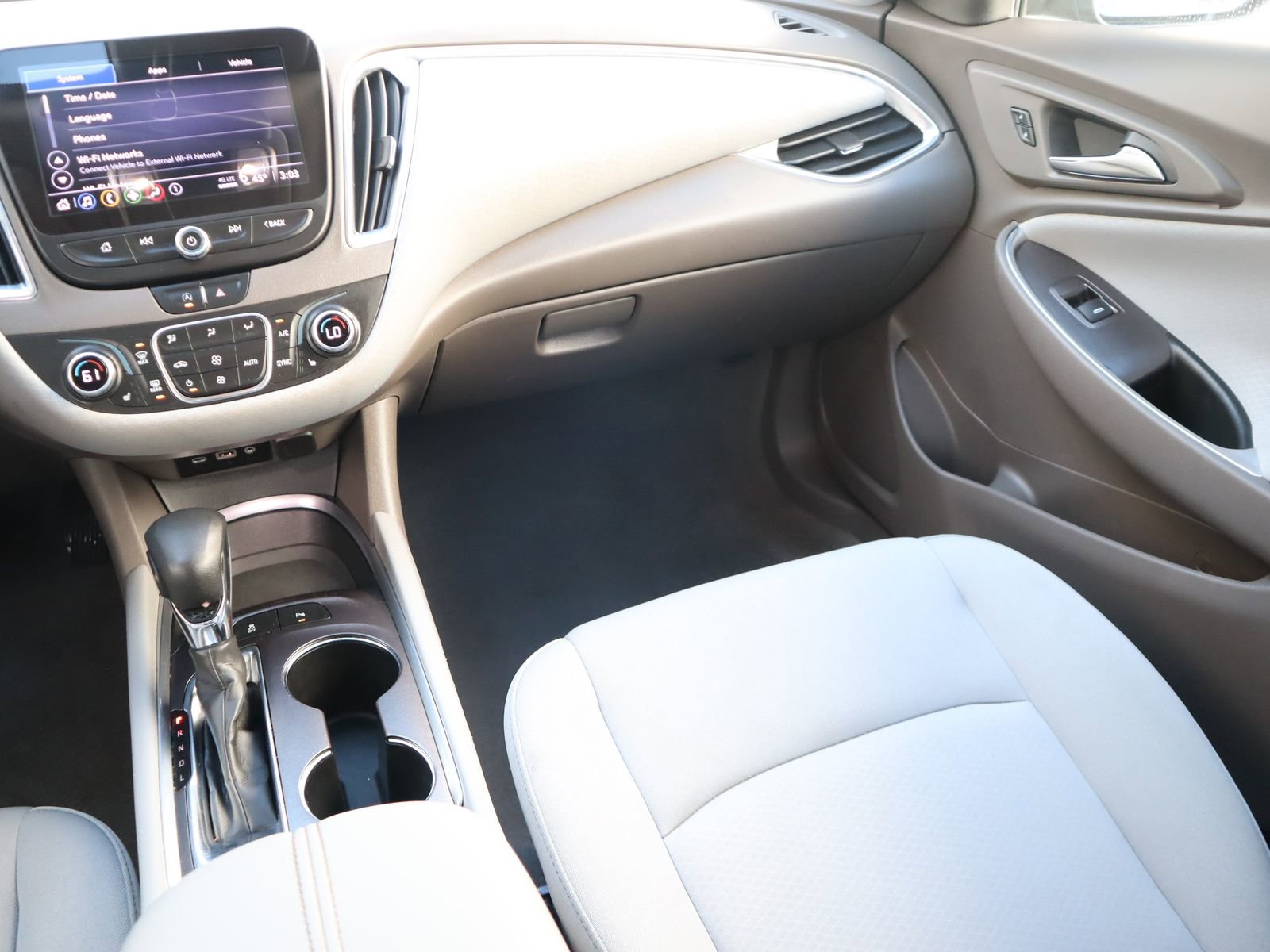 Used 2021 Chevrolet Malibu LT image 30