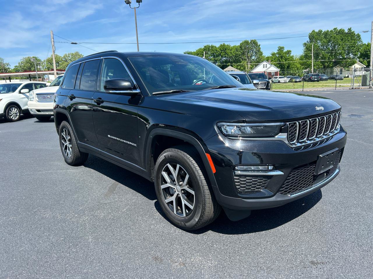 Used 2024 Jeep Grand Cherokee Limited AWD/4WD image 3