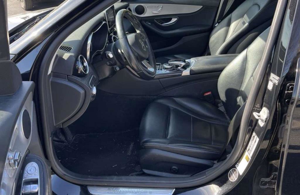 Used 2015 Mercedes-Benz C 300 4MATIC Sedan image 2