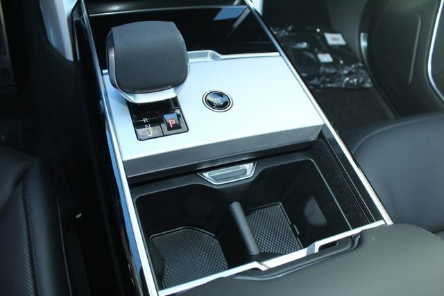 New 2026 Land Rover Range Rover Long Wheelbase SE image 15