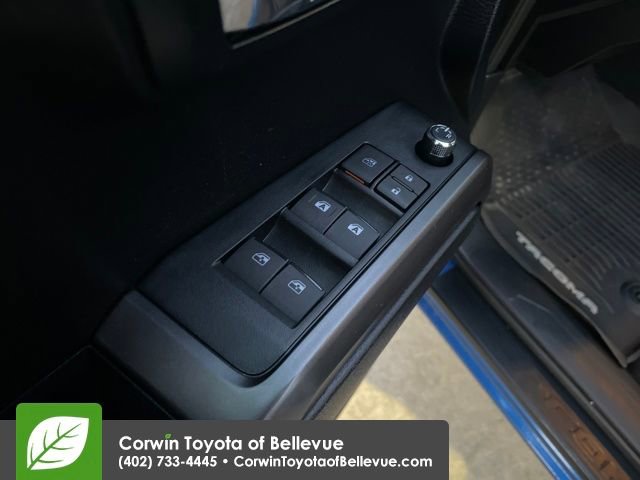 Used 2017 Toyota Tacoma TRD Off-Road image 11