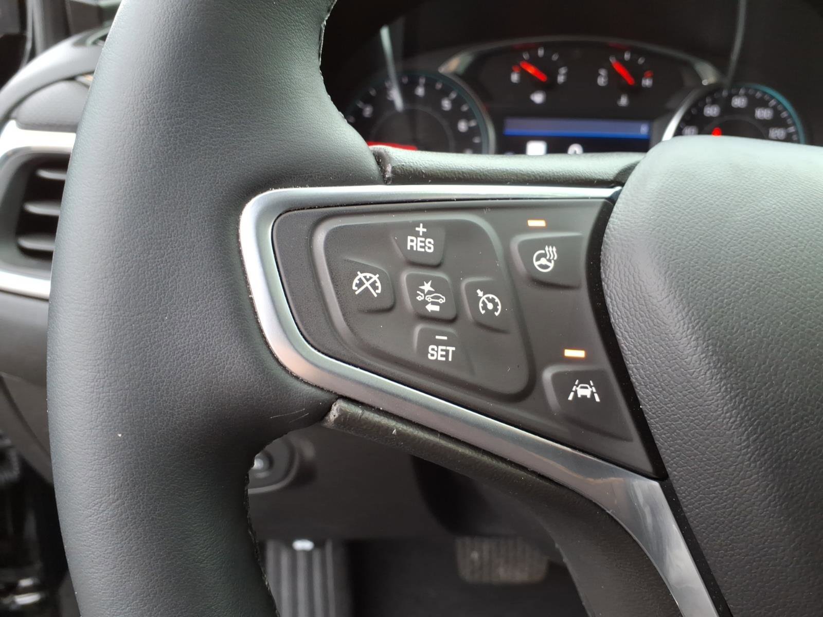 Used 2023 Chevrolet Equinox Premier image 18