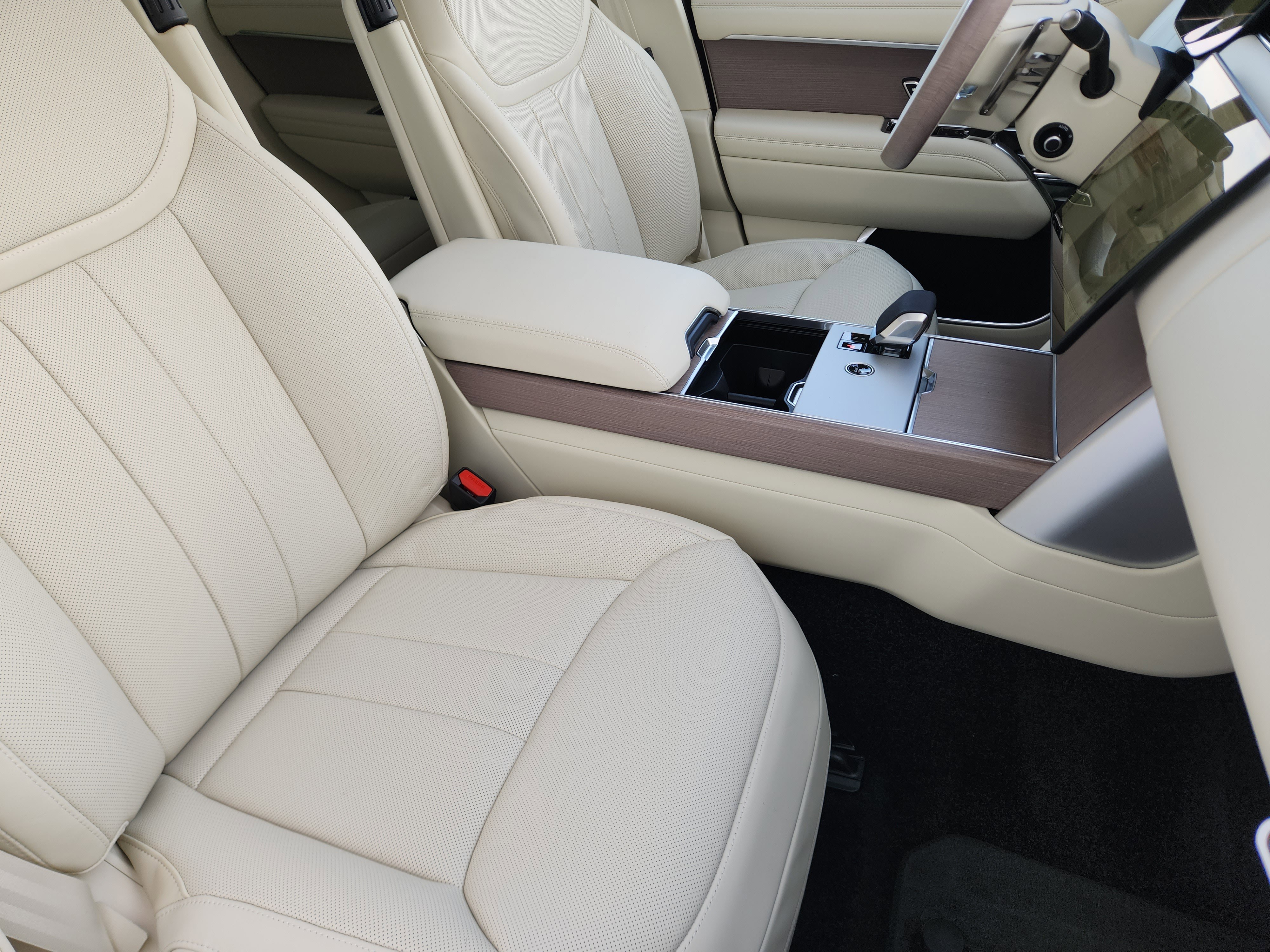 New 2026 Land Rover Range Rover SE image 14