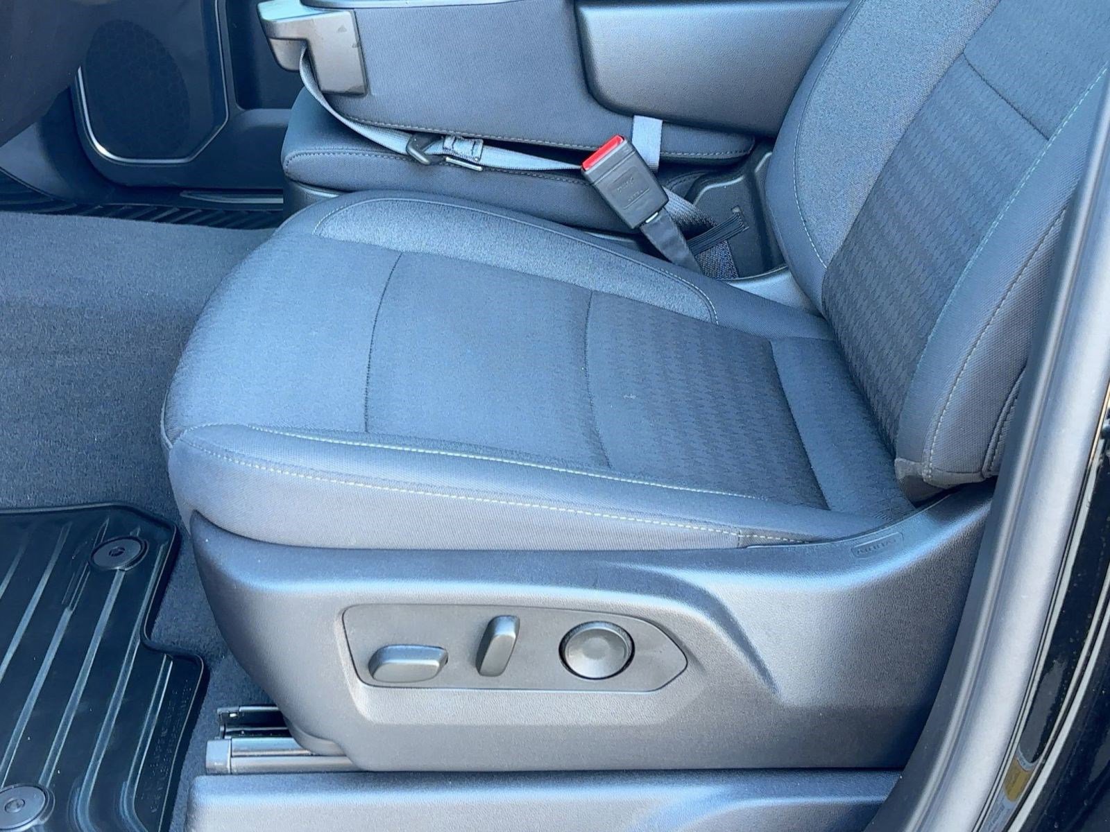 Used 2025 Chevrolet Silverado 2500 LT w/ Convenience Package image 14