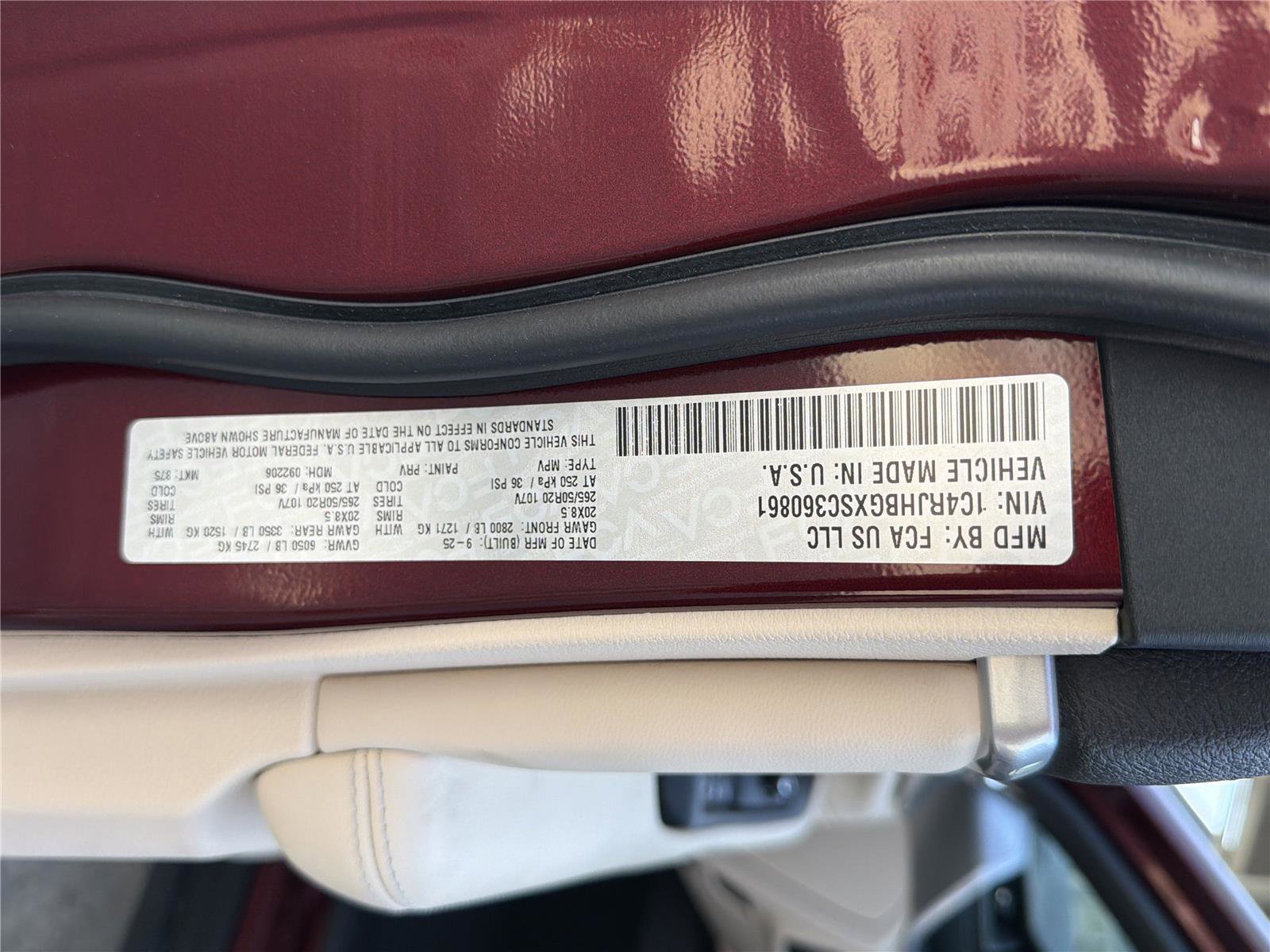 New 2025 Jeep Grand Cherokee Limited w/ Black Appearance Package image 32