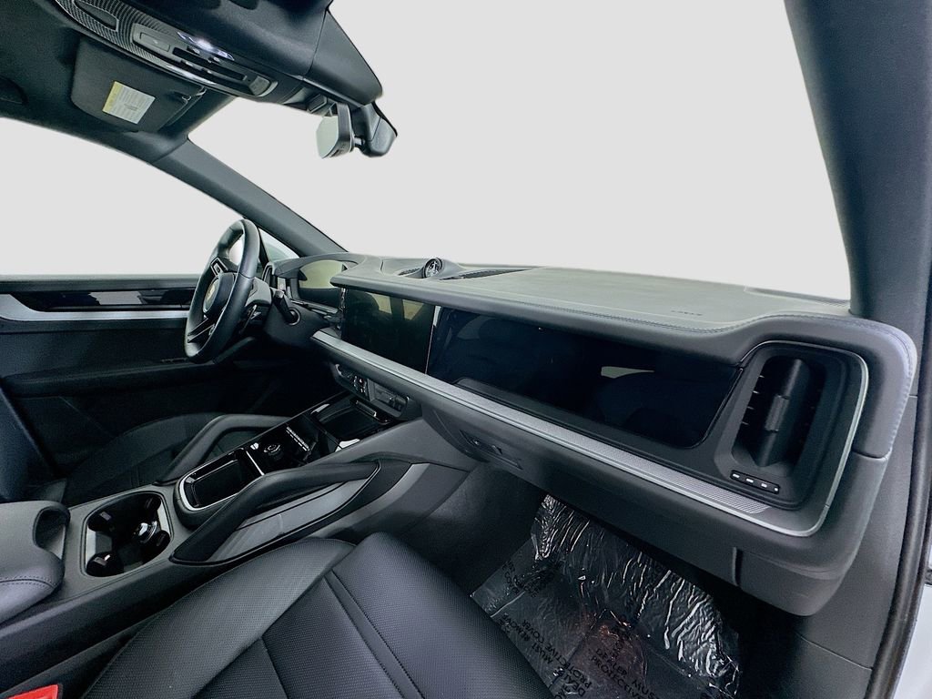 Certified 2024 Porsche Cayenne AWD/4WD image 32