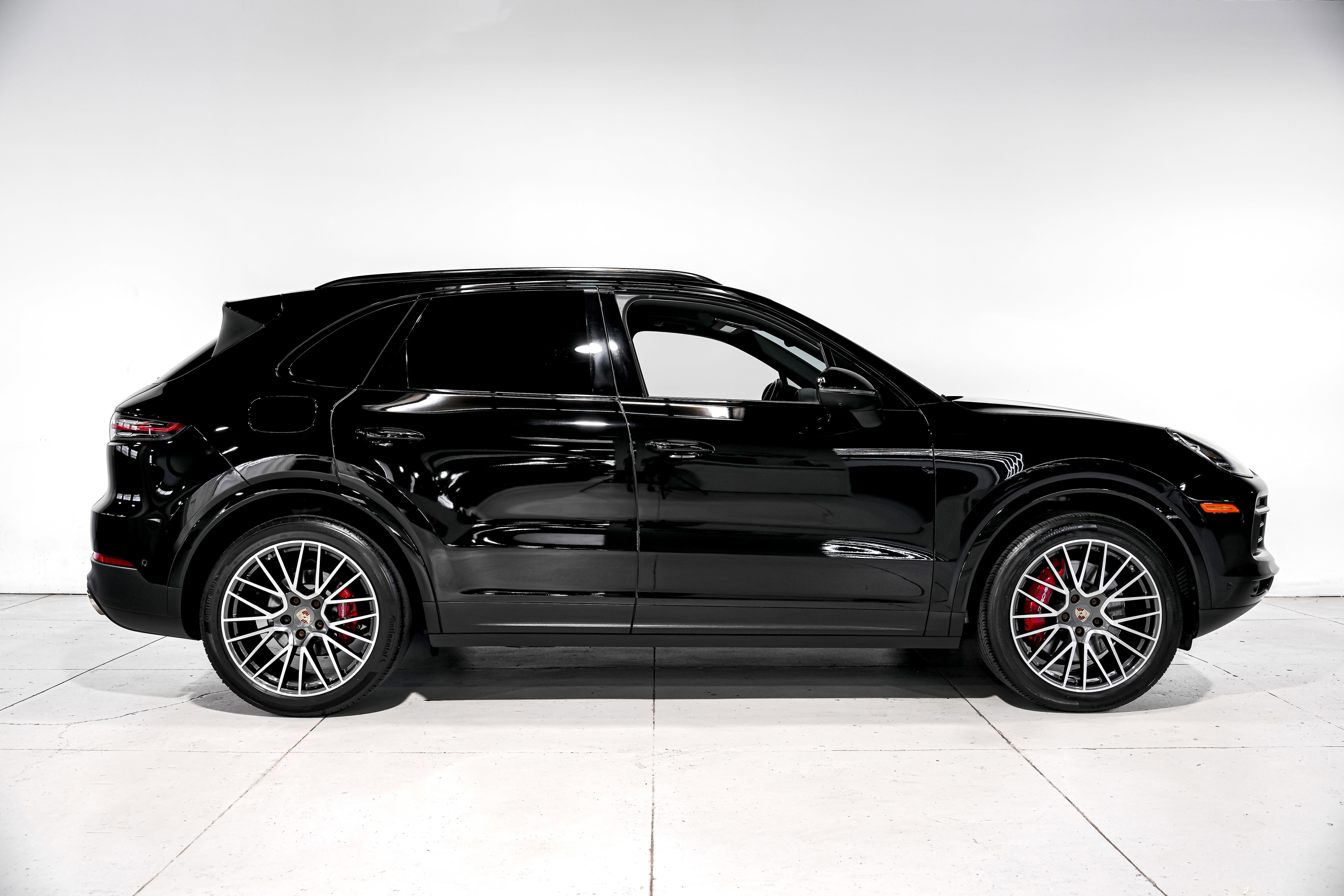Used 2022 Porsche Cayenne S image 2