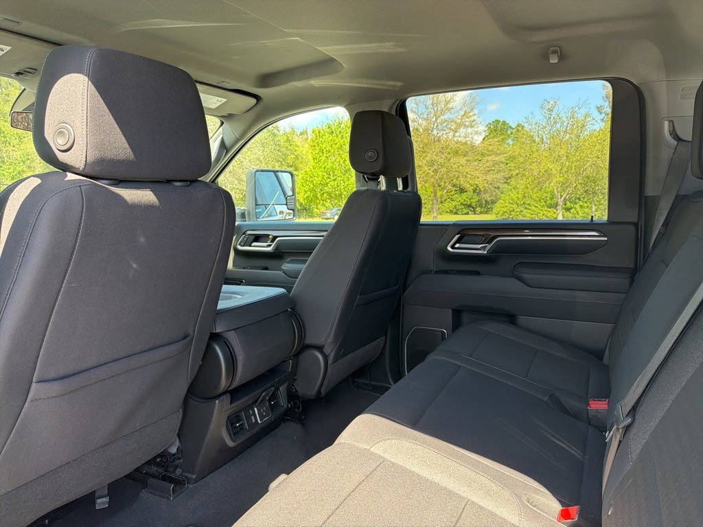 Used 2025 Chevrolet Silverado 2500 LT w/ Convenience Package image 9