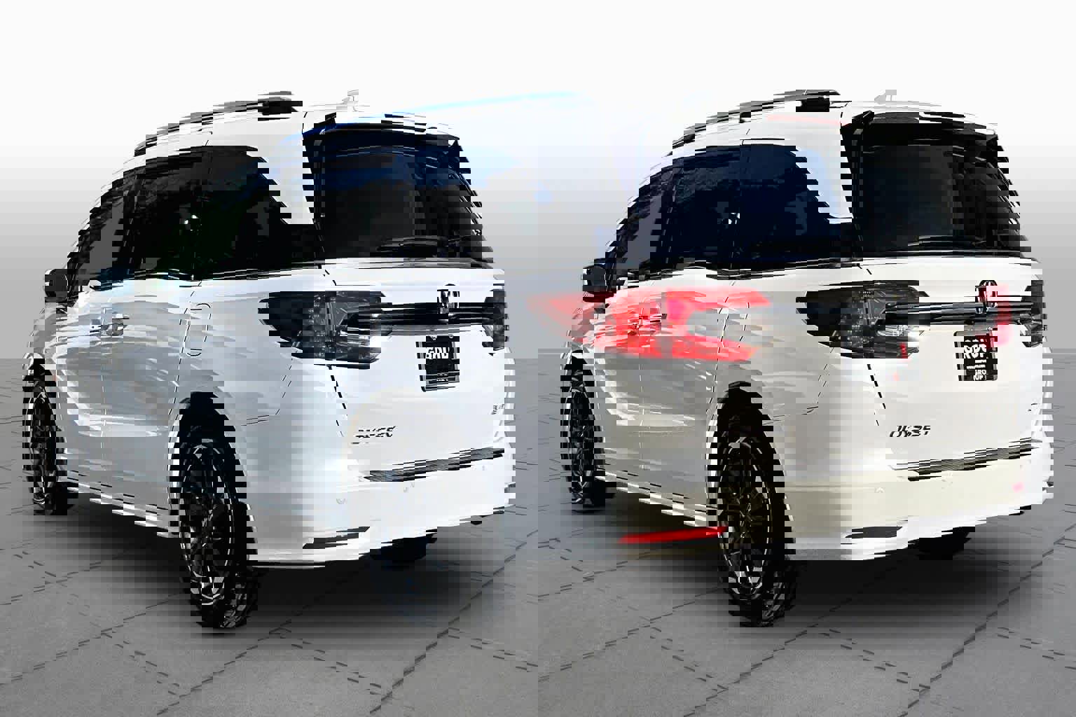 Used 2023 Honda Odyssey Elite image 12