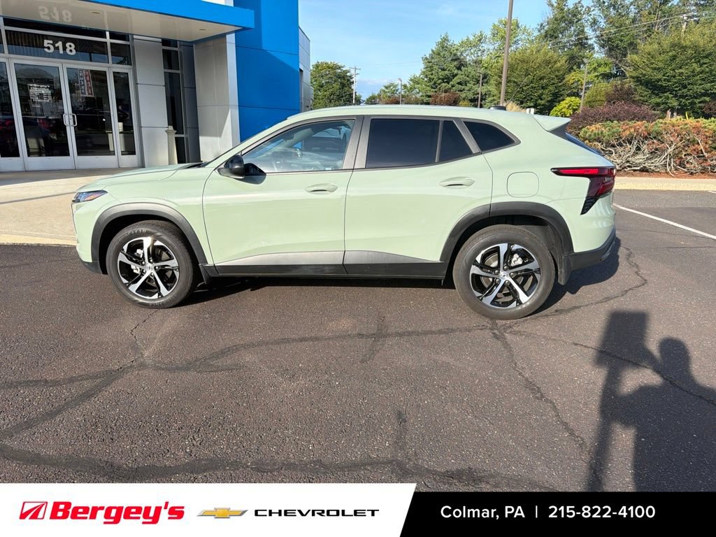 Certified 2024 Chevrolet Trax RS w/ Driver Confidence Package FWD image 9