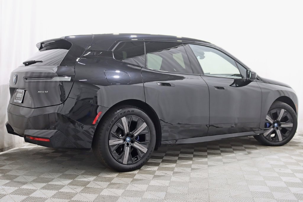 Used 2024 BMW iX xDrive50 w/ Sport Package AWD/4WD image 8