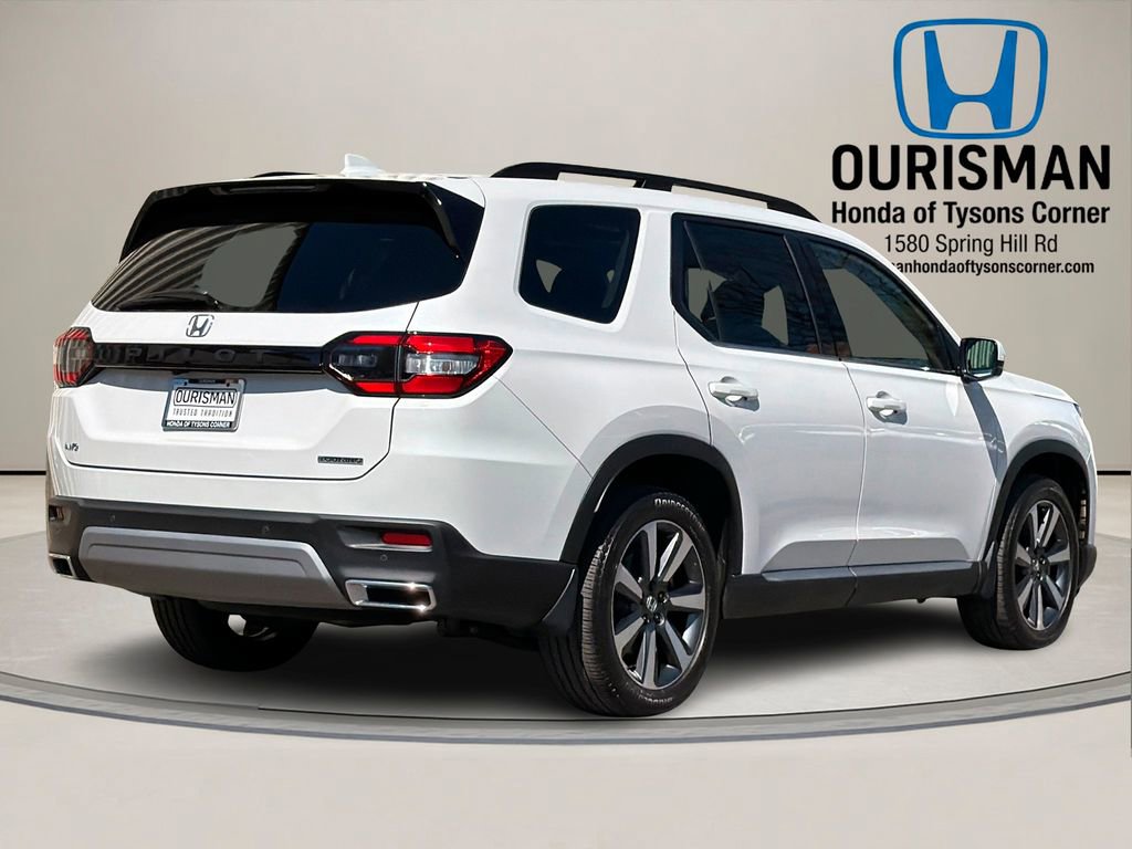 Certified 2025 Honda Pilot Touring image 3