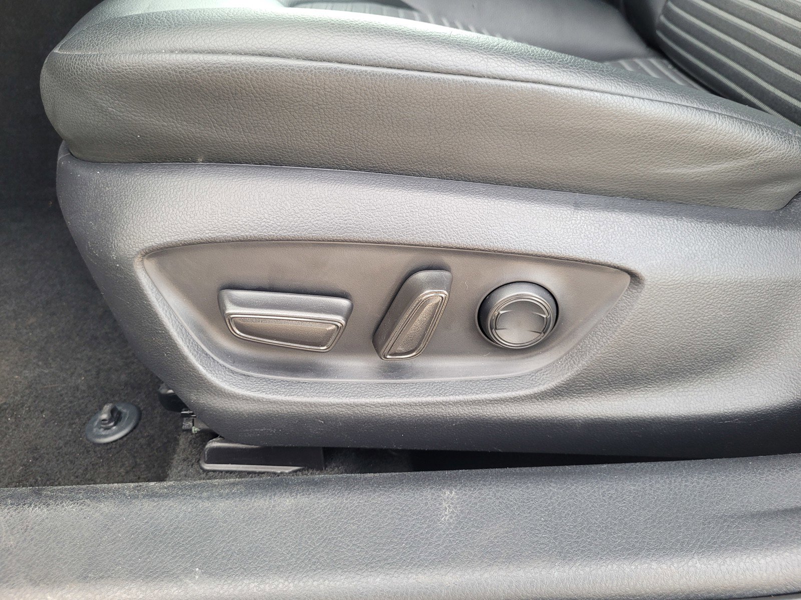 Used 2024 Toyota Camry SE image 11