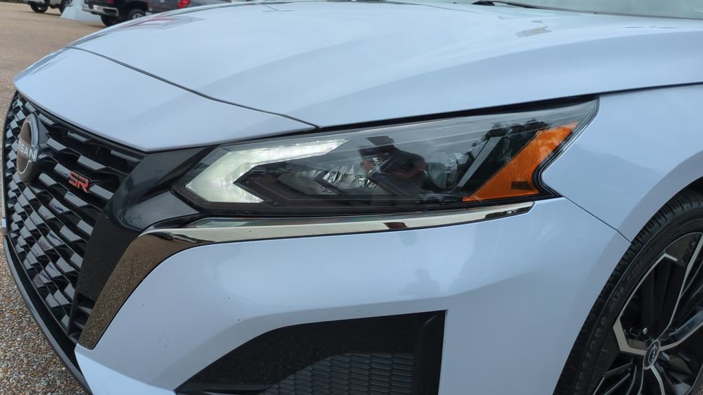 Used 2025 Nissan Altima 2.5 SR w/ SR Premium Package FWD image 9